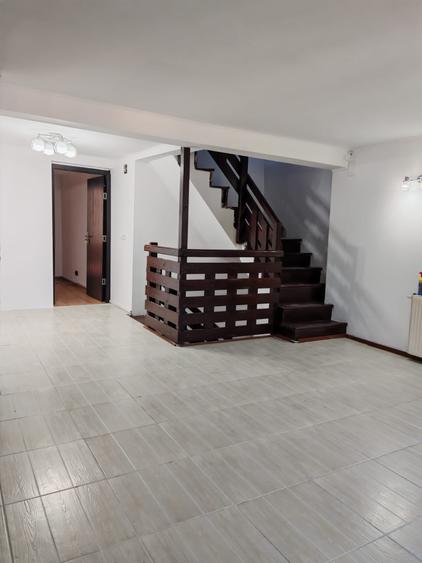 Casă cu 5 camere cu Canalizare în Giulești