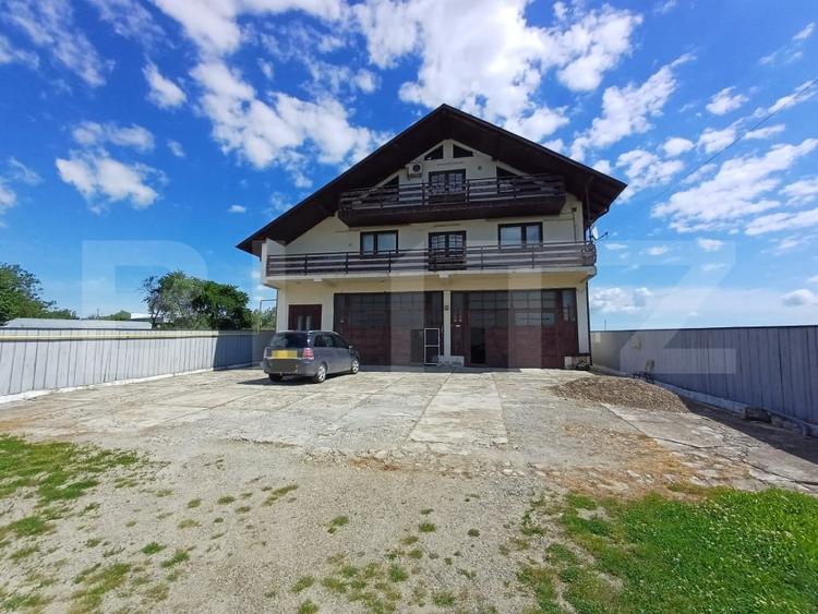 Casă cu 8 camere, 400 mp, 15 ari teren, Salcea - 1