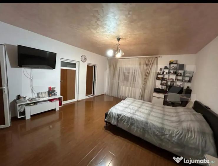 Casă cu 7 camere cu Teren 850 Mp în Șișești