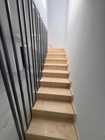 Casă cu 4 camere în Bucium