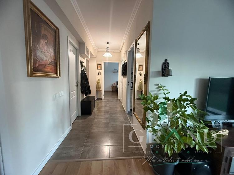 Apartament cu 3 camere semidecomandat, mobilat în Bună Ziua