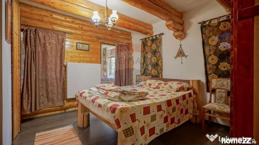 Casă cu 8 camere cu Teren 1000 Mp în Timișu de Jos