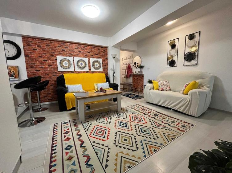 Apartament cu 3 camere decomandat, mobilat în Cug