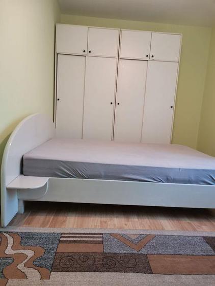 Apartament cu 3 camere semidecomandat în Centru Civic