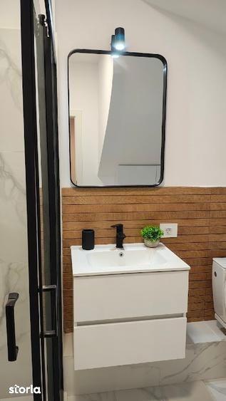 Casă cu 3 camere cu Canalizare în Central