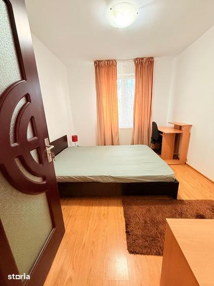 Apartament cu 3 camere decomandat în Podu Roș