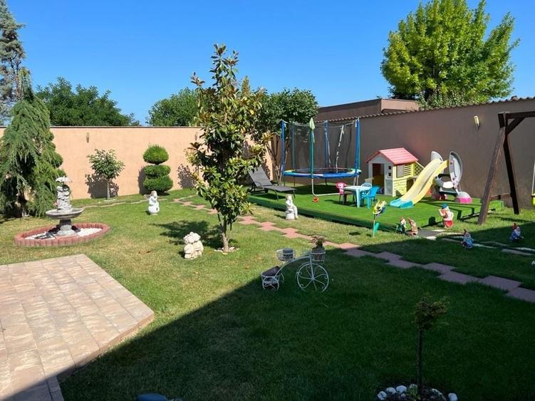 Casă cu 4 camere cu Teren 400 Mp în Central