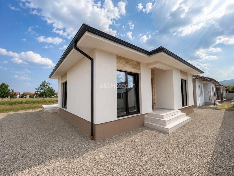 Casă finisată la cheie | 4 camere | 2 băi | norme NZEB | zona Micesti