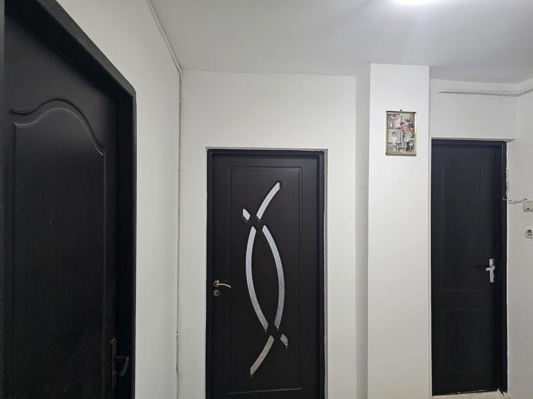 Apartament cu 3 camere decomandat în Dristor