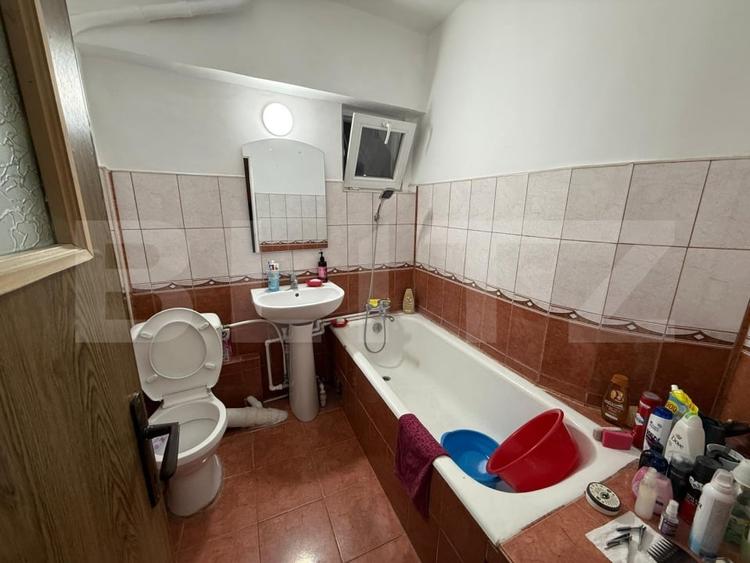 Apartament cu 4 camere decomandat, mobilat în Dacia