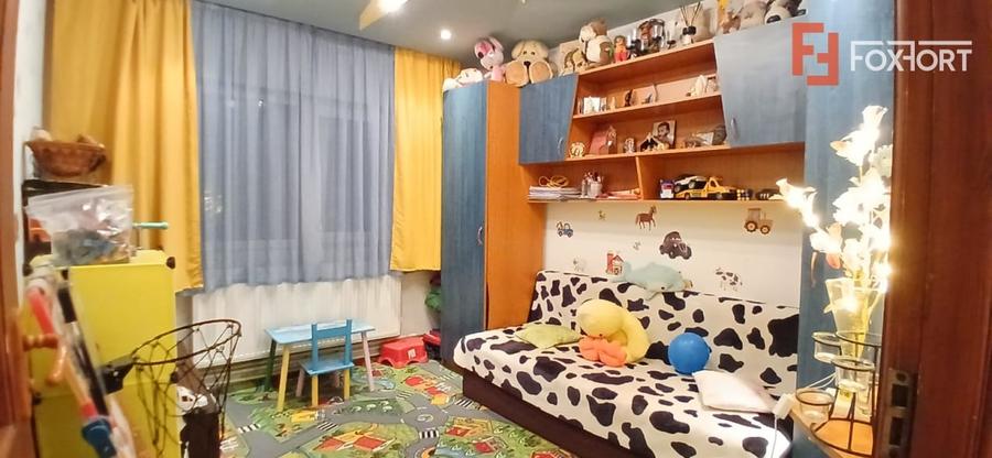 Apartament cu 3 camere decomandat, mobilat în Aradului