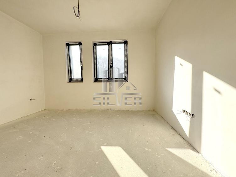 Duplex cu 4 camere cu Canalizare în Florești