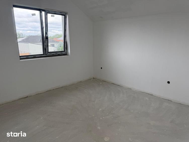 Casă cu 4 camere cu Teren 400 Mp în Bercu Roșu