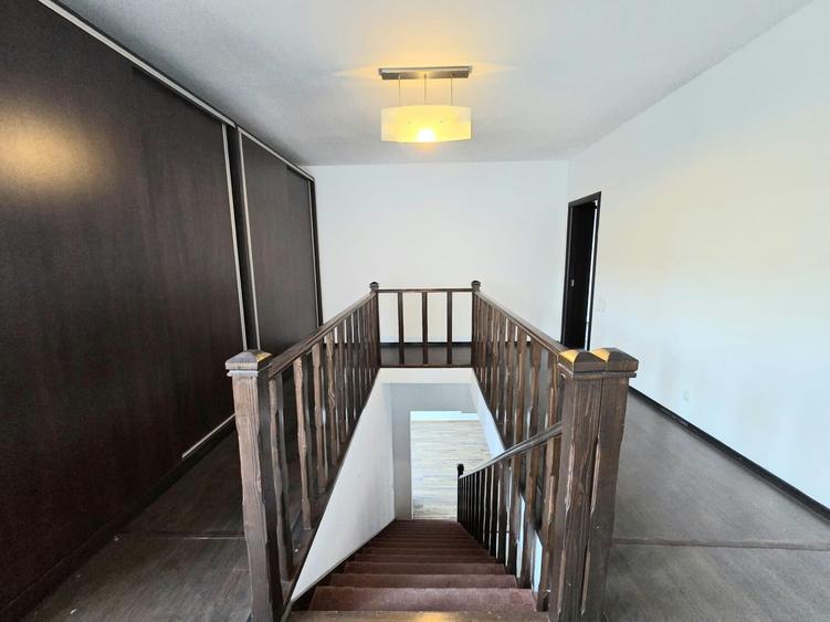 Apartament cu 6 camere nedecomandat, mobilat în Moșilor