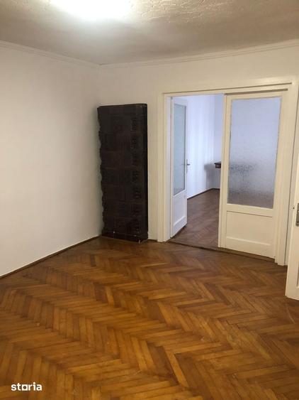 Casă cu 5 camere cu Teren 200 Mp în Andrei Mureșanu