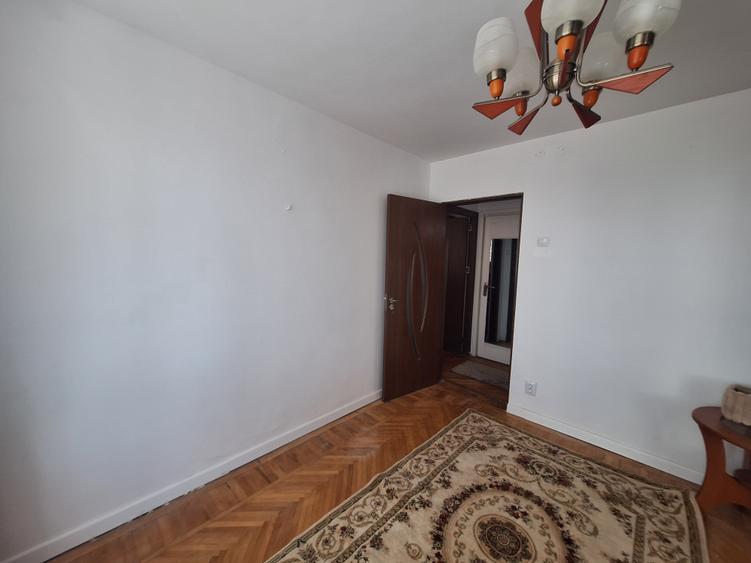 Apartament cu 2 camere semidecomandat în Grivița