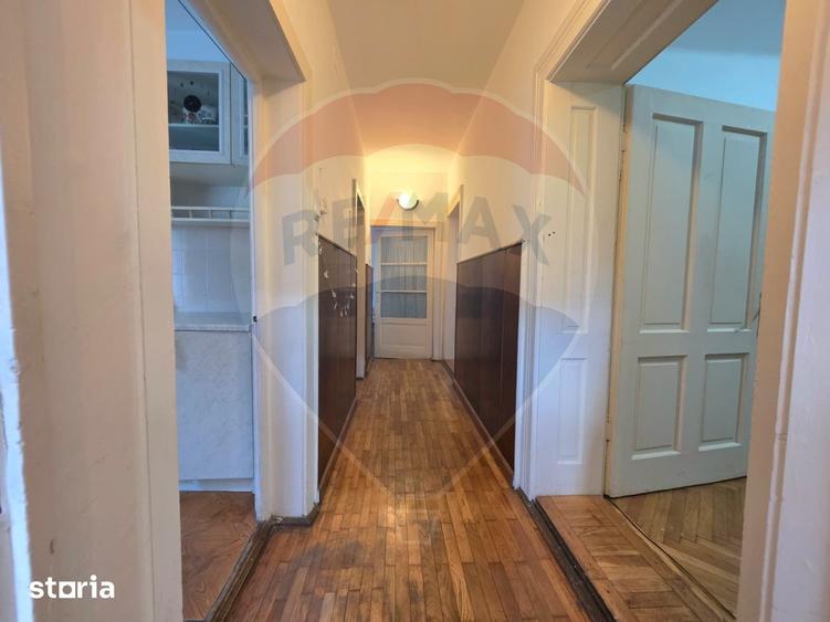 Apartament cu 3 camere decomandat în Vitrometan