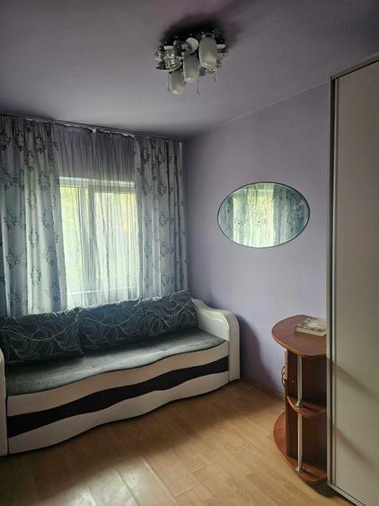 Apartament cu 3 camere semidecomandat în Nord