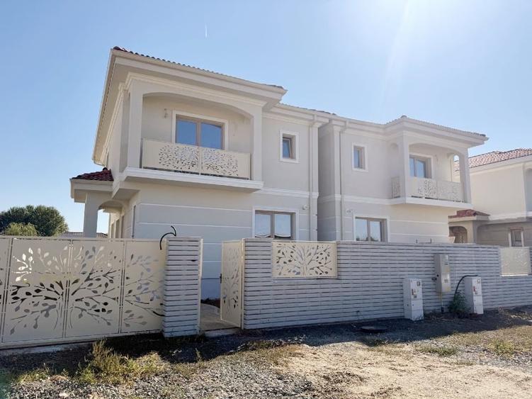Casă individuală cu 4 camere cu Garaj în Moșnița Nouă