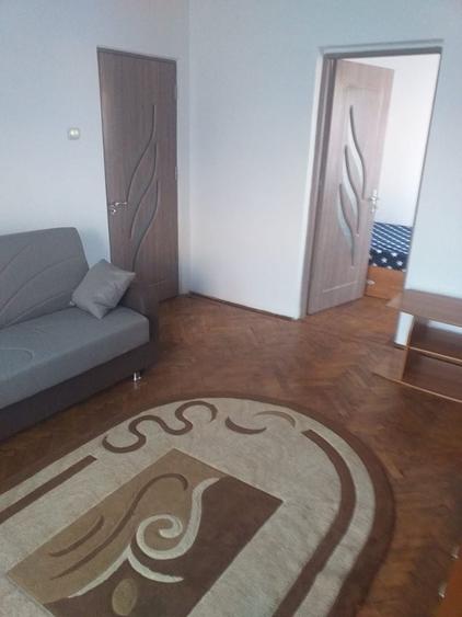 Apartament cu 3 camere semidecomandat în 23 August