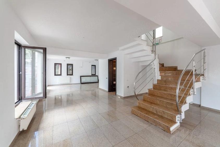 Spațiu comercial, de 220 mp, în Teilor