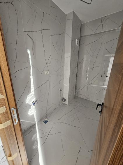 Apartament cu 3 camere decomandat în Vitan