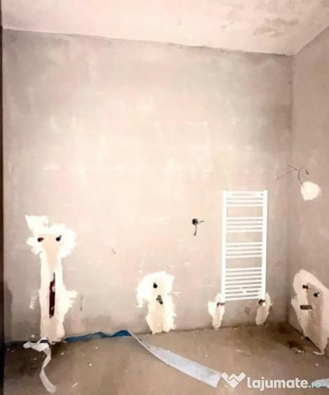 Apartament cu 4 camere decomandat în Florești