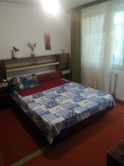 Apartament cu 3 camere decomandat în Alexandru Obregia