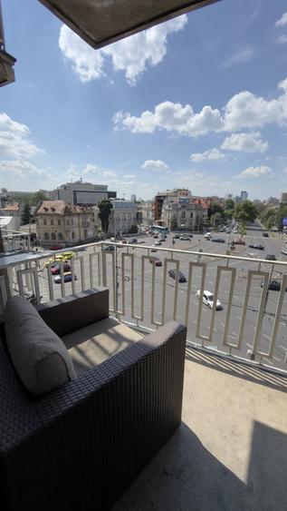 Apartament cu 3 camere semidecomandat, mobilat în P-ța Romană