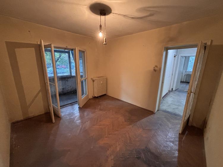 Apartament cu 3 camere decomandat în Ștefan cel Mare