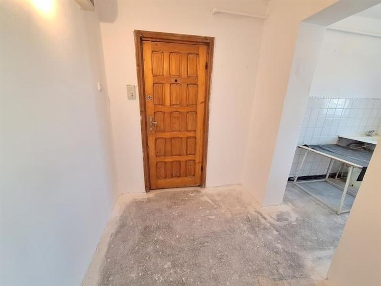 Apartament cu 2 camere semidecomandat în 9 Mai