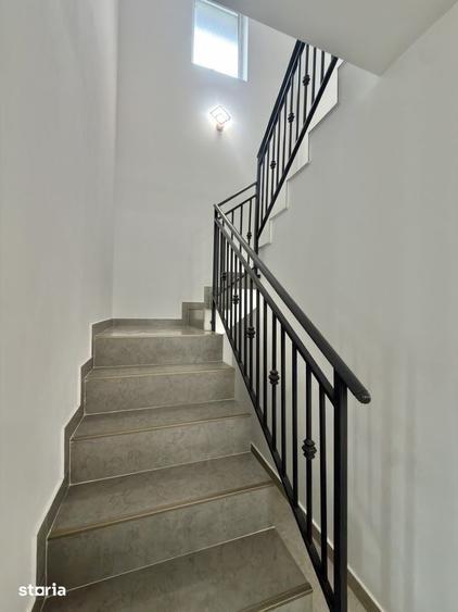 Casă cu 5 camere cu Teren 300 Mp în Sânmihaiu Român