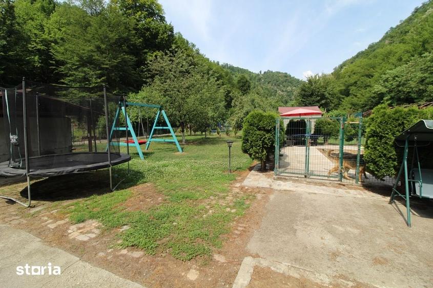 Casă cu 6 camere cu Teren 1100 Mp în Ghelari