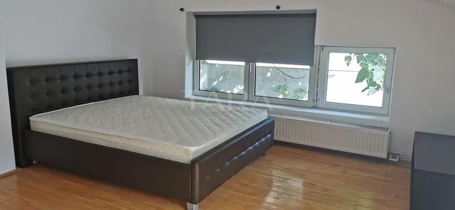 Casă individuală cu 4 camere cu Canalizare în Central