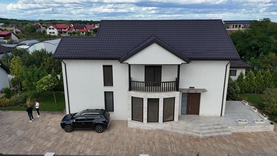 Casă cu 4 camere decomandat în Spătaru