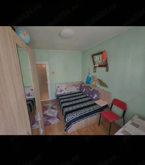 Apartament cu 4 camere decomandat în CET