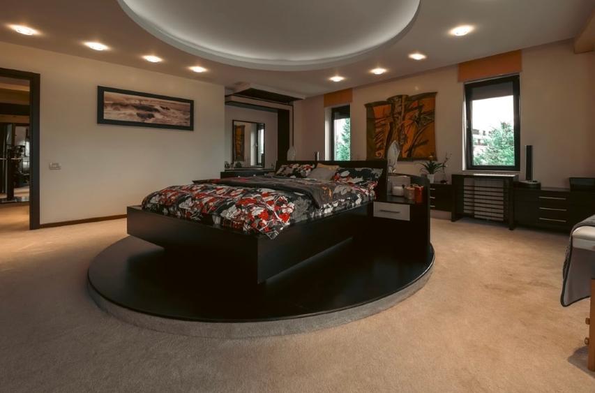 Casă individuală cu 5 camere cu Teren 2548 Mp în Băneasa