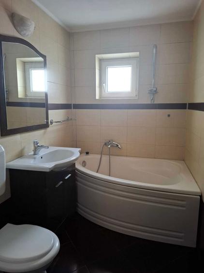 Apartament cu 3 camere decomandat în Răcădău