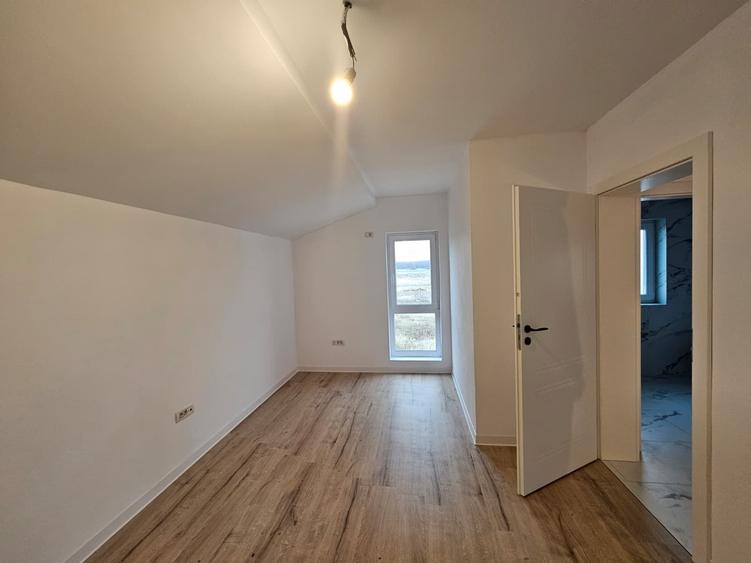 Duplex cu 3 camere cu Teren 255 Mp în Moșnița Veche