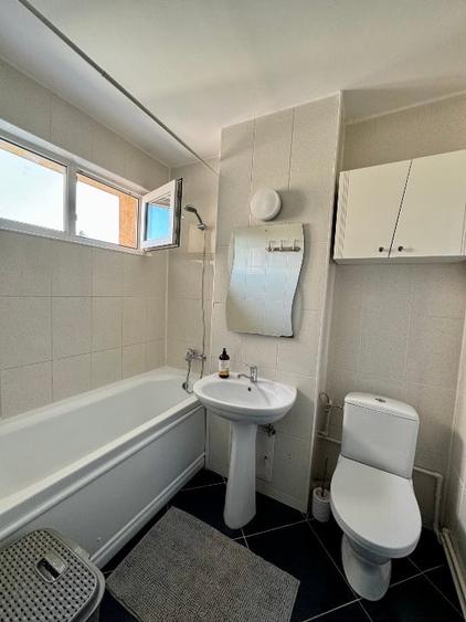 Apartament cu 2 camere semidecomandat, mobilat în Alexandru Obregia