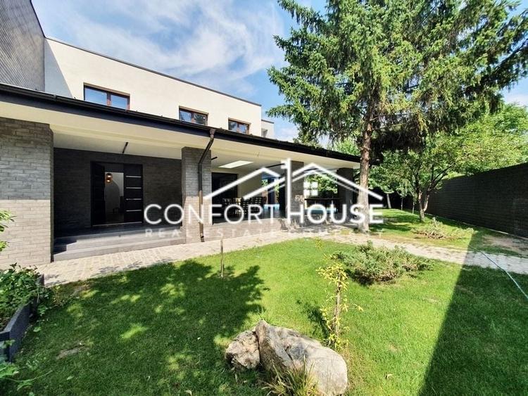 Casă individuală cu 8 camere cu Piscina în Iancu Nicolae