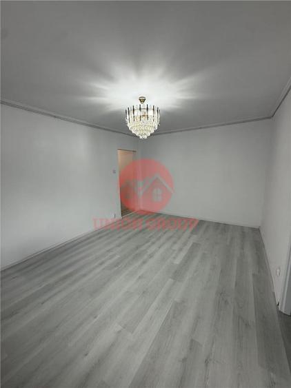 Apartament cu 3 camere semidecomandat în Tomis Nord
