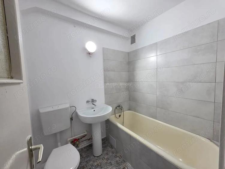 Apartament cu 3 camere semidecomandat în Vatra Luminoasă