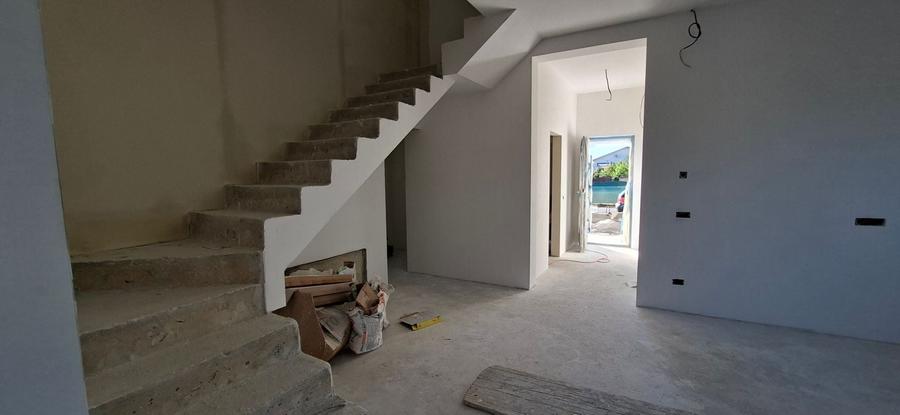 Duplex cu 4 camere cu Canalizare în Dumbrăvița