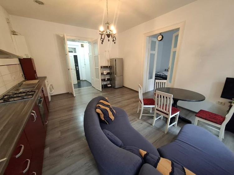 Apartament cu 2 camere semidecomandat, mobilat în Ultracentral