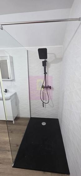 Casă individuală cu 4 camere cu Canalizare în Central