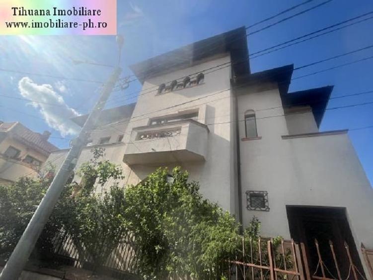 Casă individuală cu 9 camere cu Canalizare în Central