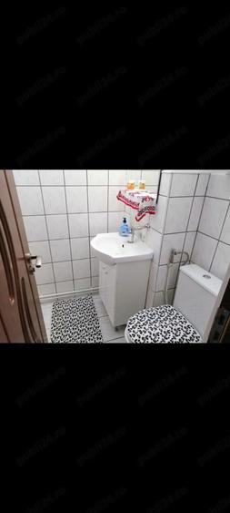 Apartament cu 3 camere decomandat în Poiana