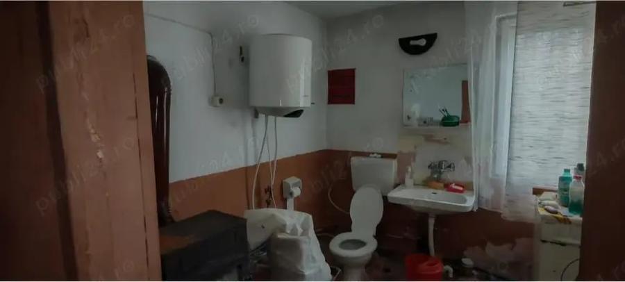 Casă cu 5 camere cu Teren 120 Mp în Teiu