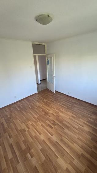 Apartament cu 3 camere decomandat în Micro 17